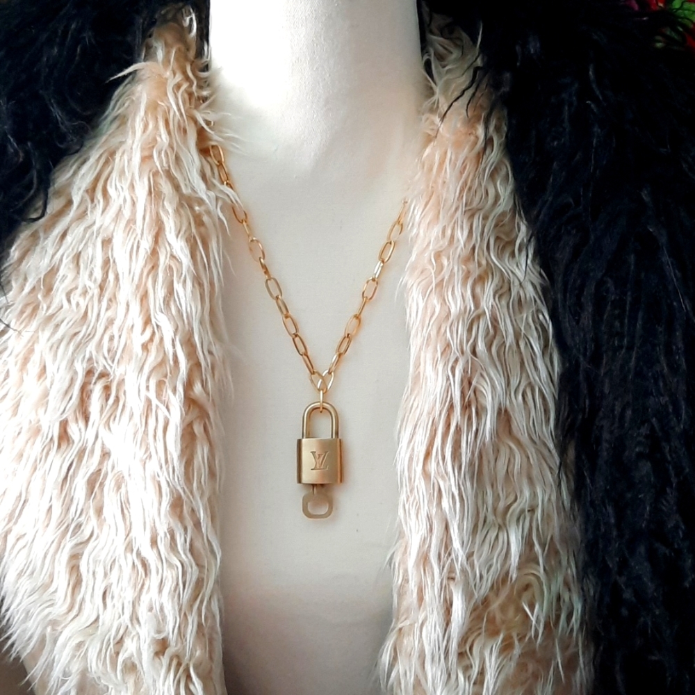 Authentic Louis Vuitton working lock and key set paperclip necklace 20"
